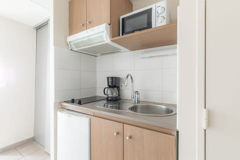 Superior Studio | Private kitchen | Fridge, microwave, stovetop, dishwasher