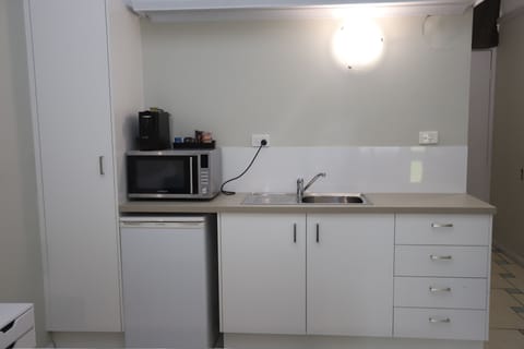 Deluxe Studio, 1 King Bed | Private kitchen | Mini-fridge, microwave, electric kettle, toaster