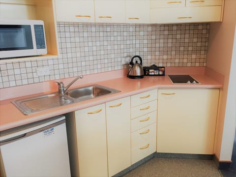 One Bedroom Unit | Private kitchen | Fridge, electric kettle