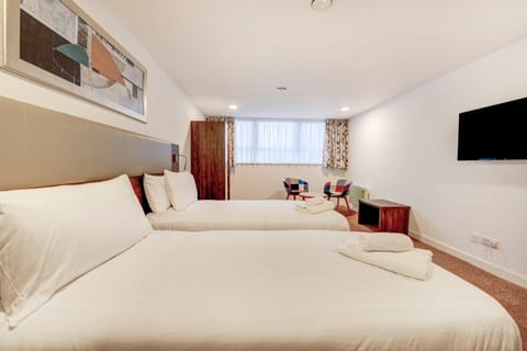 Standard Double or Twin Room | Desk, soundproofing, free WiFi, bed sheets