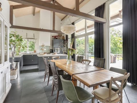 Villa | Dining