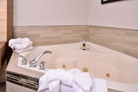 Suite, 1 King Bed, Jetted Tub | Jetted tub