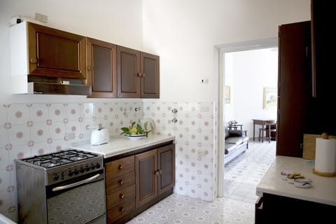 Appartamento 3 camere da letto vista mare numero 4 | Private kitchen | Fridge, oven, stovetop, espresso maker