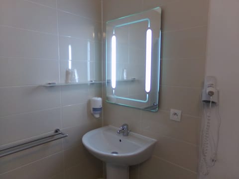 Double Room | Bathroom | Shower, hair dryer, towels