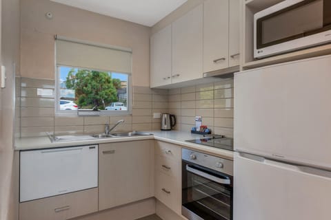 Standard Two Bedroom Apartment - Harbour View | Private kitchen | Fridge, microwave, oven, stovetop