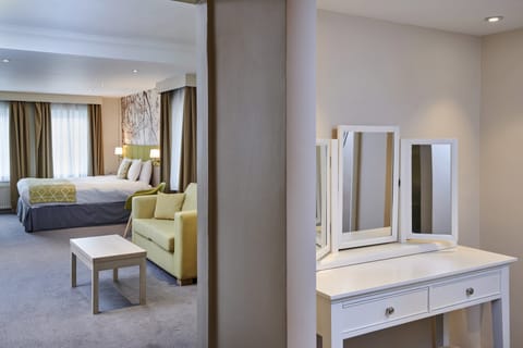 Suite, 1 King Bed | In-room safe, desk, laptop workspace, soundproofing