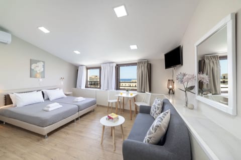 Superior Room, Refrigerator, Harbor View | Individually decorated, desk, blackout drapes, soundproofing