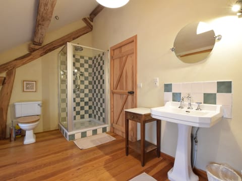 Cottage | Bathroom