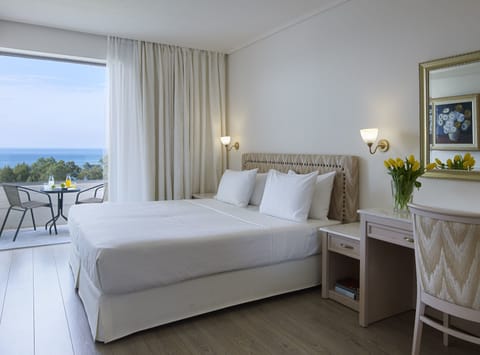 Superior Double or Twin Room, Sea View | Premium bedding, in-room safe, desk, blackout drapes