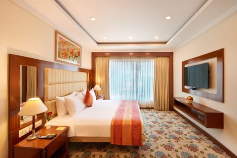 Deluxe Suite | In-room safe, desk, laptop workspace, soundproofing