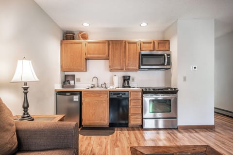 One Bedroom Suite (1 King Bed, 1 Queen Sofa-Bed, Downstairs) | Private kitchen | Microwave, dishwasher, coffee/tea maker, cookware/dishes/utensils