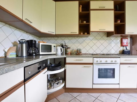 House | Private kitchen | Fridge, highchair