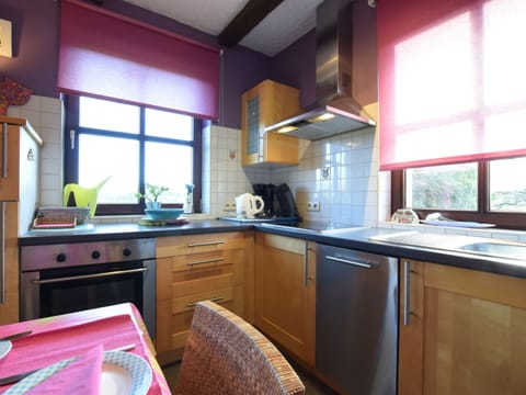 Cottage | Private kitchen | Highchair