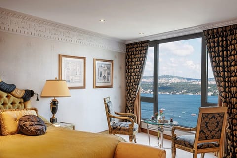 Grand Suite, 1 King Bed, Smoking, Sea View (Grand) | Minibar, in-room safe, desk, laptop workspace