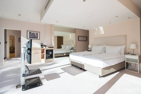 Royal Suite, 2 Bedrooms, Terrace, Lake View | Premium bedding, minibar, in-room safe, desk