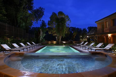 Indoor pool, seasonal outdoor pool, sun loungers