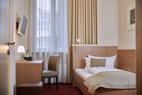 Standard Single Room | Hypo-allergenic bedding, minibar, in-room safe, individually decorated