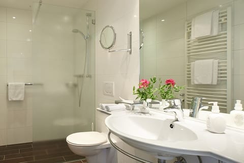 Standard Double Room | Bathroom sink