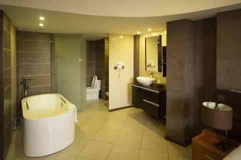 Standard Room | Bathroom | Free toiletries, hair dryer, bathrobes, towels