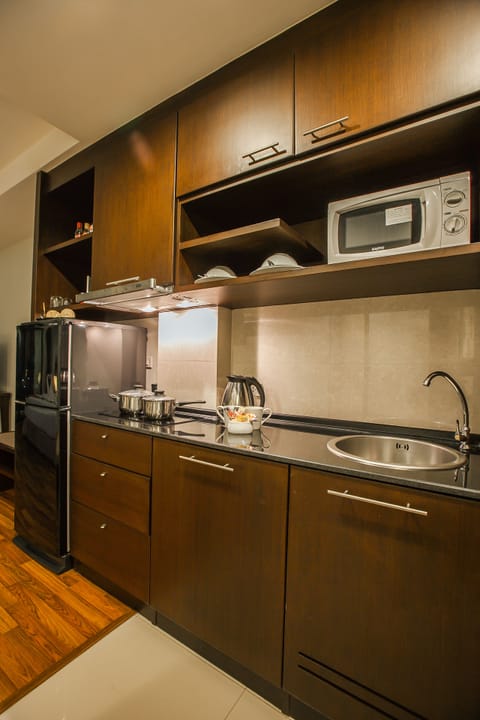 Grand Deluxe Room Double or Twin | Private kitchen | Fridge, electric kettle