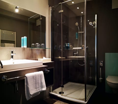 Comfort Double Room | Bathroom | Hair dryer, bathrobes, towels