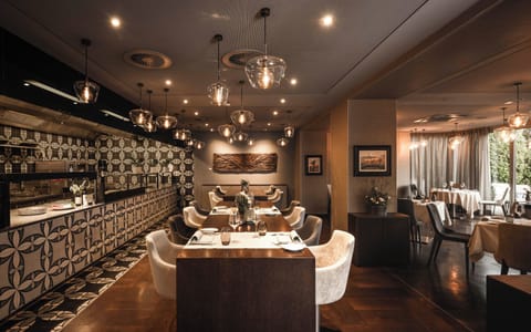 2 restaurants, breakfast, lunch, dinner served; Regional cuisine