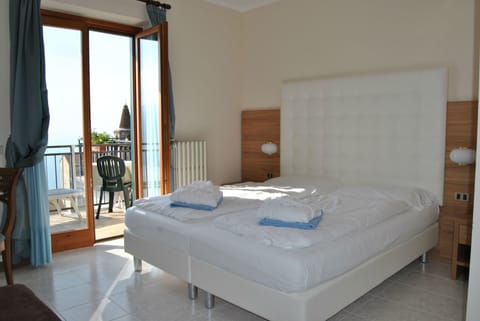 Superior Double Room, Lake View | Down comforters, in-room safe, desk, free WiFi