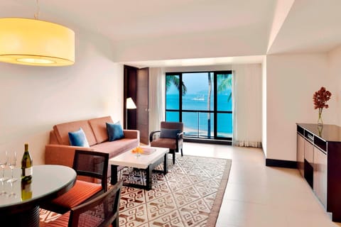 Suite, 1 Bedroom, Non Smoking, Bay View | Living area