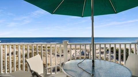 Studio Unit Upper Oceanfront 'San Remo'  | Terrace/patio