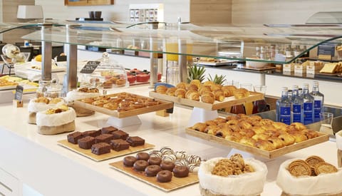 Daily buffet breakfast (EUR 18 per person)