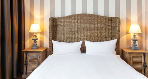 Classic Double Room | Hypo-allergenic bedding, in-room safe, individually decorated, desk