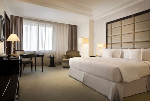 Ambassador King Room | Premium bedding, minibar, in-room safe, desk