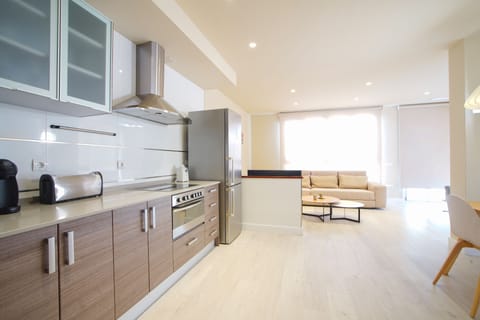 Penthouse | Private kitchen | Full-size fridge, microwave, stovetop, coffee/tea maker