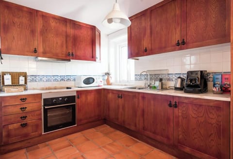 House, 2 Bedrooms, Mezzanine (1) | Private kitchen | Fridge, microwave, oven, stovetop