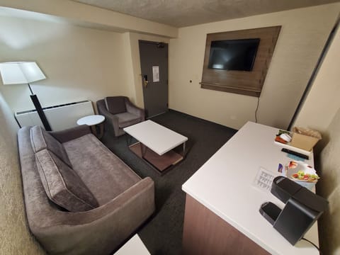 Superior Suite, 1 King Bed, Non Smoking (One Bedroom) | In-room safe, desk, blackout drapes, iron/ironing board