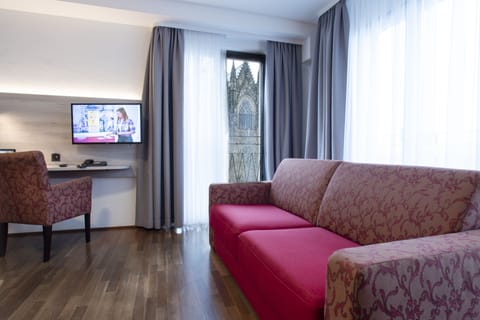 Superior Room (Domblick) | 1 bedroom, hypo-allergenic bedding, in-room safe, desk