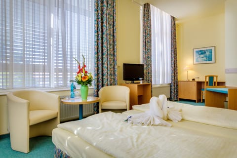 Comfort Double Room | Premium bedding, desk, free WiFi, bed sheets