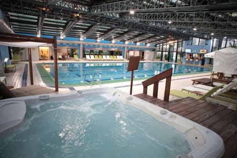 Indoor pool, sun loungers