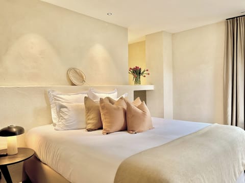 Junior House, 1 King Bed, Terrace, Garden View | Premium bedding, minibar, individually decorated, individually furnished