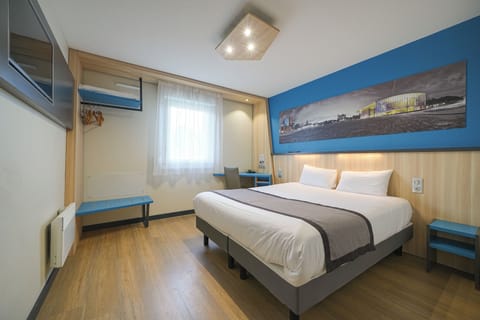 Twin Room | Desk, blackout drapes, soundproofing, free cribs/infant beds