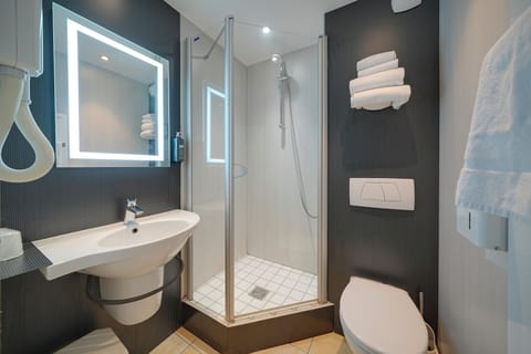 Shower, free toiletries, hair dryer, towels