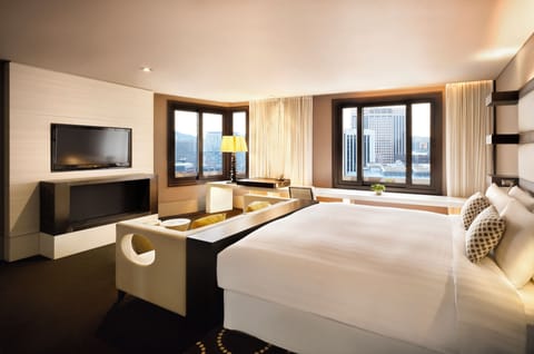 Club Suite, 1 King Bed, Corner | View from room