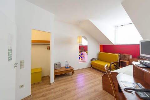 Double Room | Hypo-allergenic bedding, minibar, individually decorated