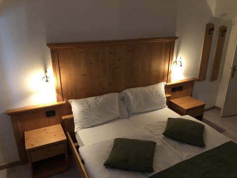 Triple Room | In-room safe, desk, soundproofing, free WiFi