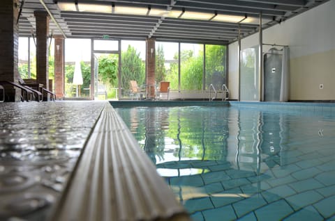 Indoor pool, sun loungers