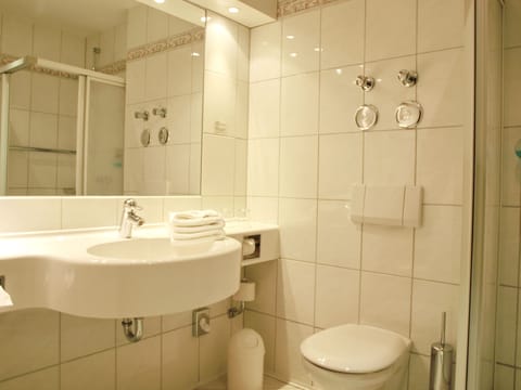 Double Room, Balcony | Bathroom | Free toiletries, hair dryer, bathrobes, slippers