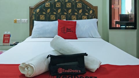 Double Room (Reddoorz) | Desk, free WiFi, bed sheets