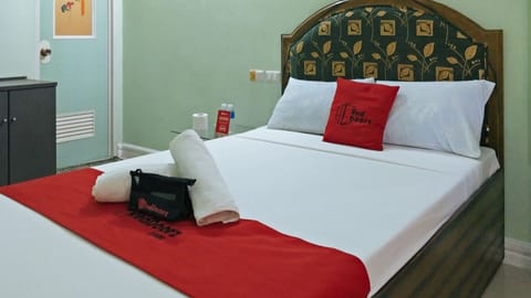 Double Room (Reddoorz) | Desk, free WiFi, bed sheets