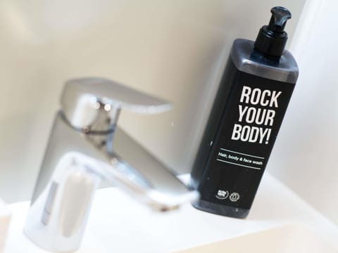 Room, 1 Double Bed | Desk, free WiFi, bed sheets, alarm clocks