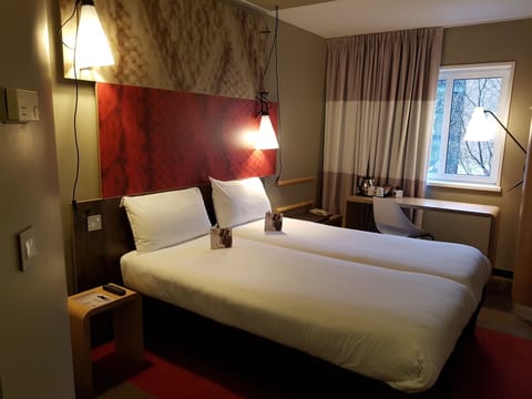 Twin Room, 2 Twin Beds | In-room safe, desk, free WiFi, bed sheets